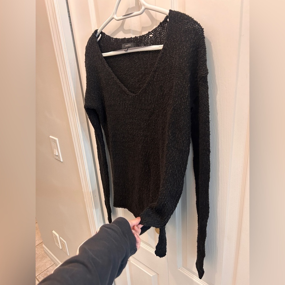ARITZIA TALULA Knit V-Neck Sweater Black • size small - Picture 4 of 8